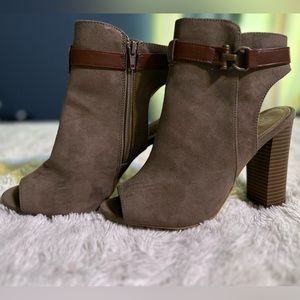 Cute high heel shoes!